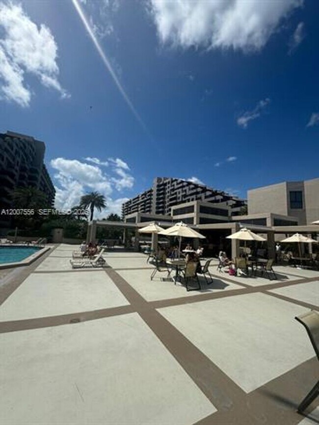 Building Photo - 101 Crandon Blvd