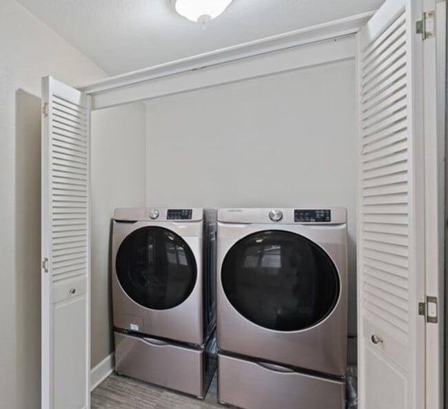 Building Photo - 2714 W Fir St