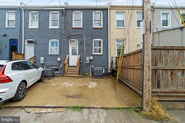 Building Photo - 1511 E Fort Ave