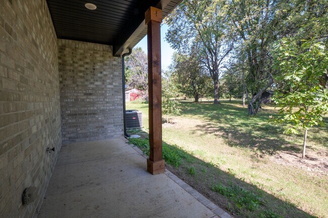 Building Photo - 1231 N Pink Ter