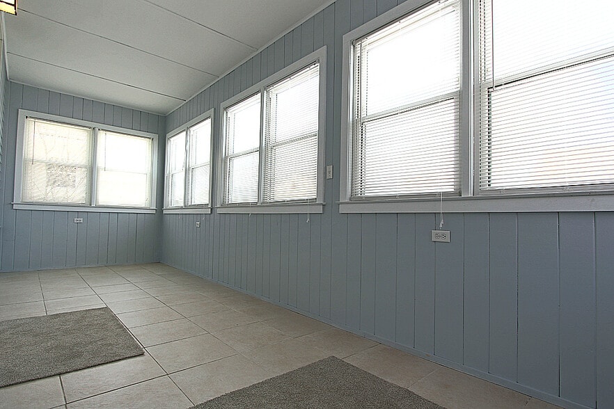 Three Season Sunroom - 1808 34th St
