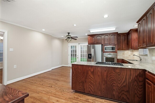 Building Photo - 6219 Penrose Ave