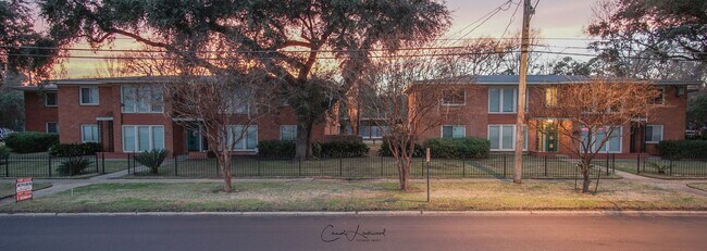 Building Photo - 3914 Gilbert Dr