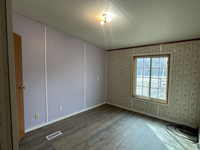 Building Photo - 3 Bedroom 2 Bathroom Double-Wide for Rent in Bloomfield