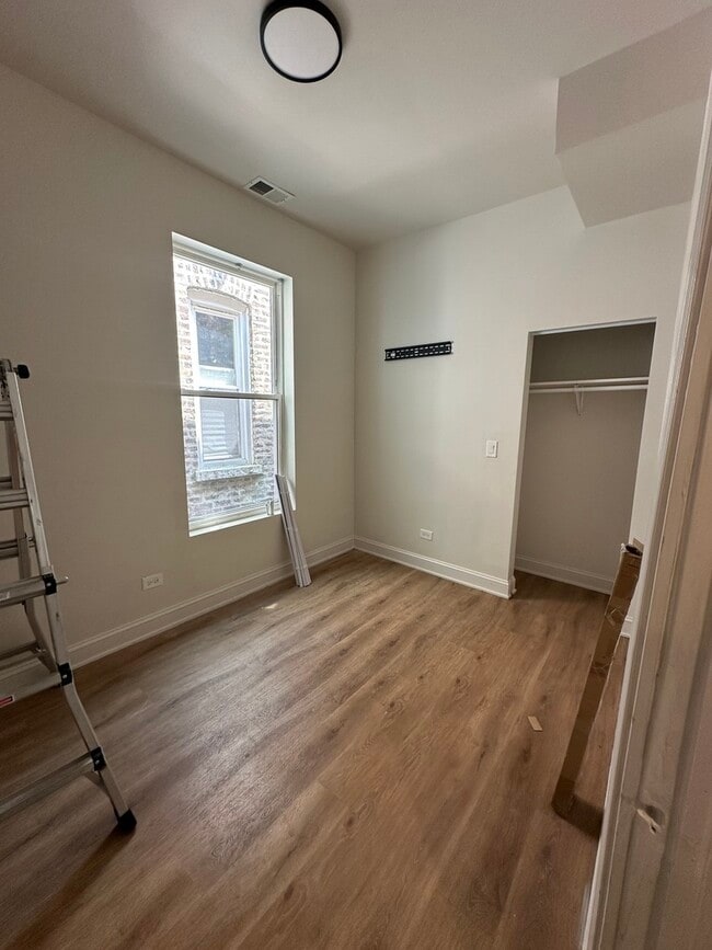 Building Photo - 6613 S Vernon Ave