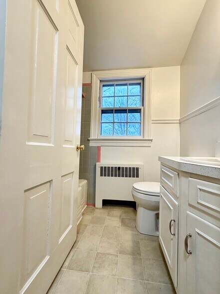 Building Photo - 134 Hull St