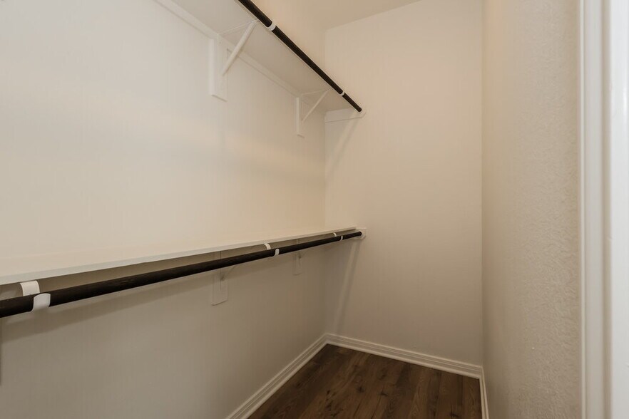 Building Photo - 15652 Plum Brk Dr