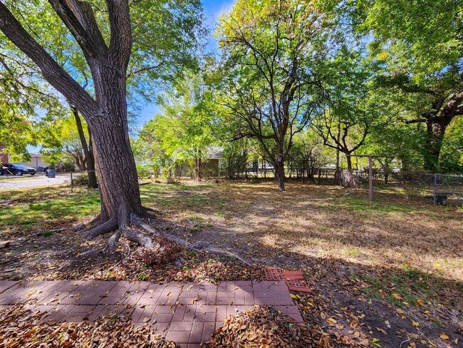 Building Photo - Newly Renovated 3 bedroom 1 bath home in Shawnee