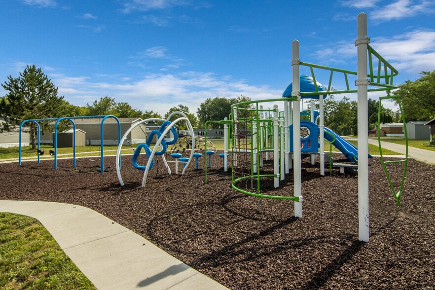 Building Photo - 4418 E Daisy Ln