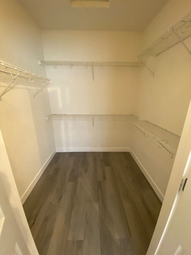 Building Photo - Beautiful 55+ 3 bed/2 bath home located in Aliante