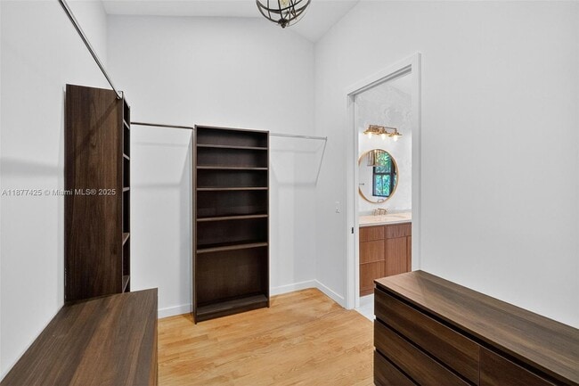 Building Photo - 2330 Overbrook St