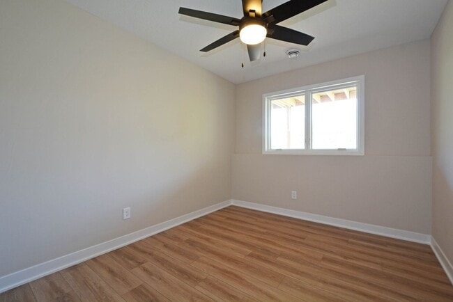 Building Photo - New Construction Townhouse Available Now in Roseville!