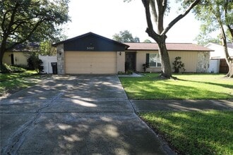 Building Photo - 5017 Oakshire Dr