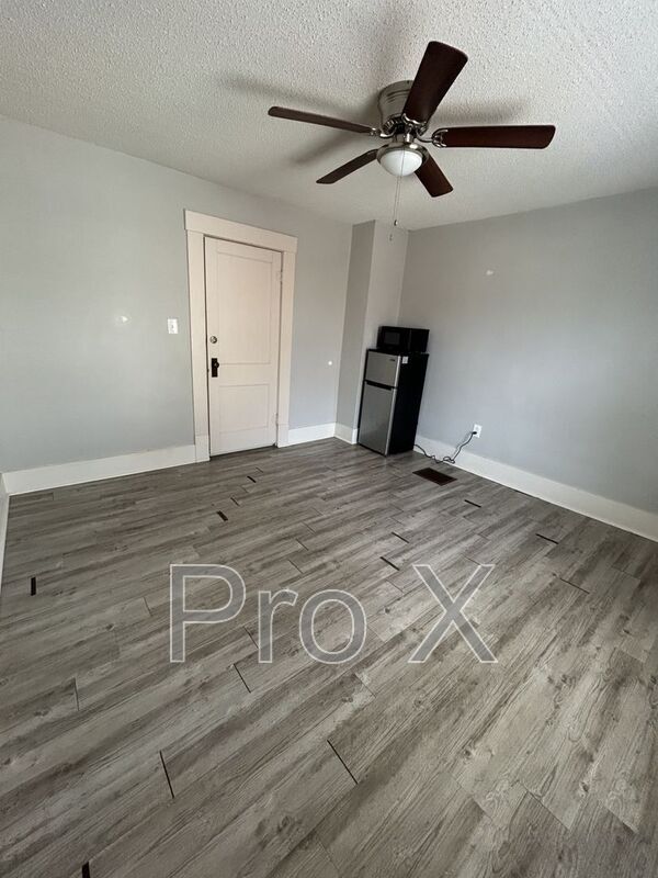 Building Photo - 110 W Lindburg St