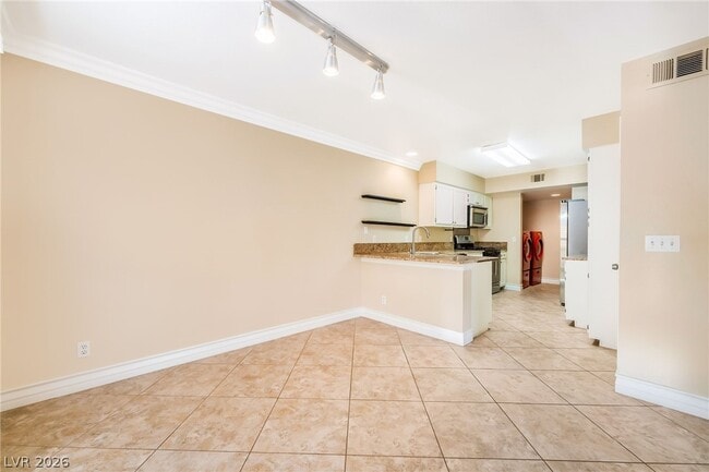 Building Photo - 2831 Mill Point Dr