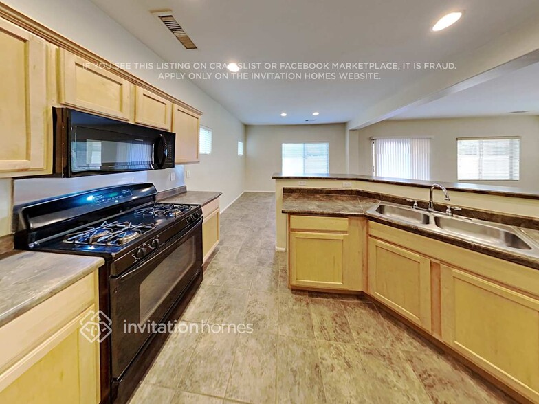 Building Photo - 44100 W Cypress Ln
