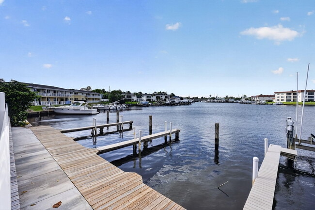 Building Photo - 624 Southwind Cir