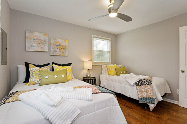 Building Photo - 6309 Thunderbird Dr