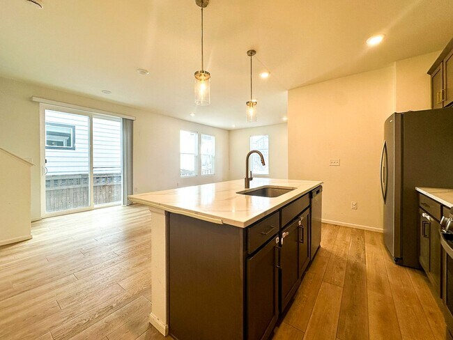 Building Photo - Painted Prairie 3bd 2.5ba paired house by DIA!