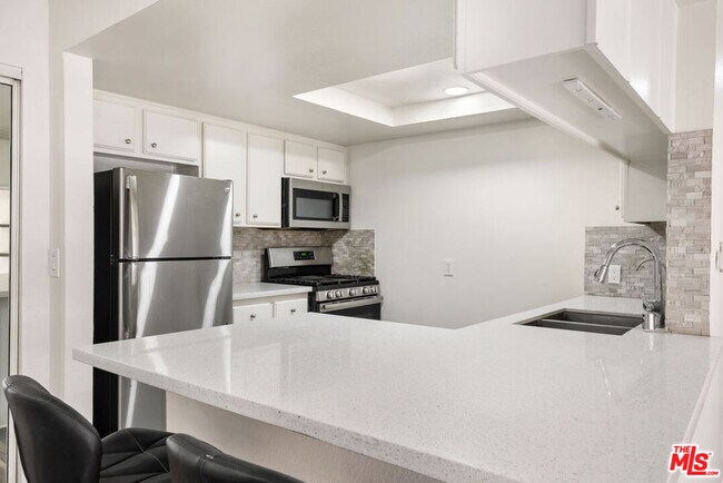 Building Photo - 327 Chestnut Ave