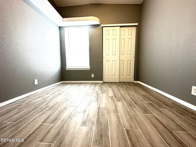 Building Photo - 421 Valle del Mar Dr
