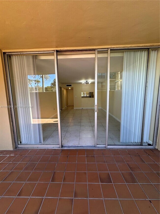 Building Photo - 10875 SW 112th Ave