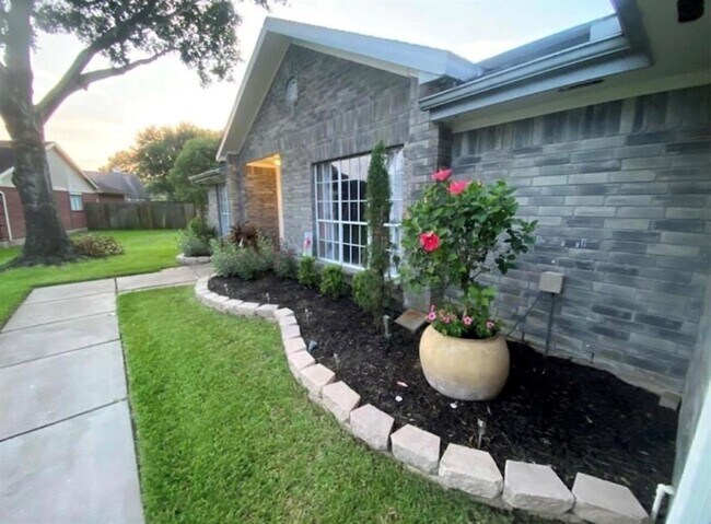 Building Photo - 2418 Chelston Ct