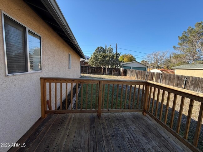 Building Photo - 426 E Elm St