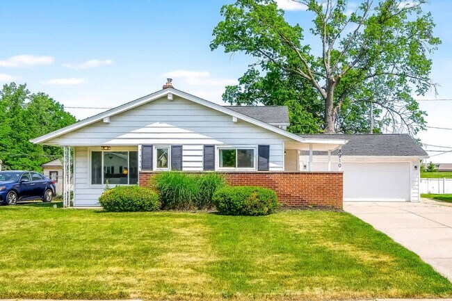 Building Photo - 8910 Cambridge Dr