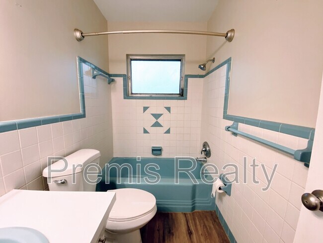 Building Photo - 1121 Mary Jane Ln