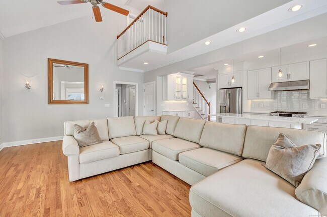 Building Photo - 70 Maple Oak Dr