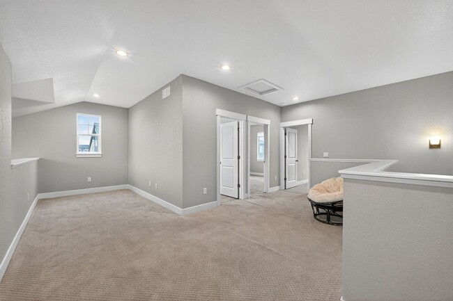 Building Photo - 8479 Cromwell Dr