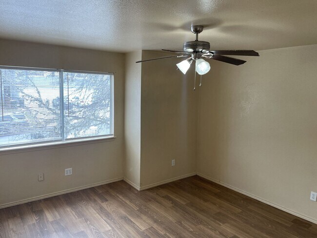 Building Photo - 826/828 Sagewood