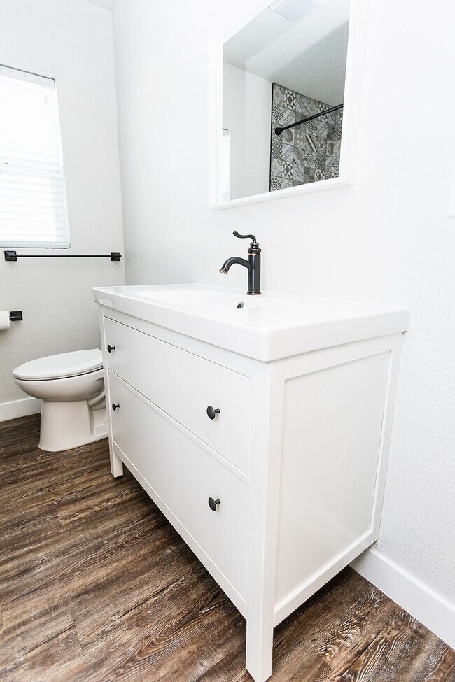 Building Photo - 1 Bed | 1 Bath -  Bungalow Style Unit