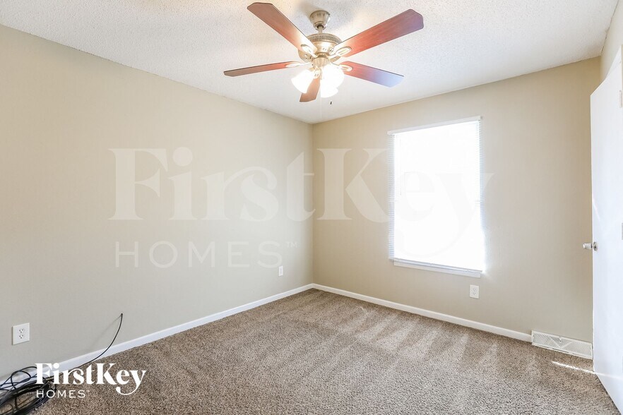 Building Photo - 2921 SW Moore St