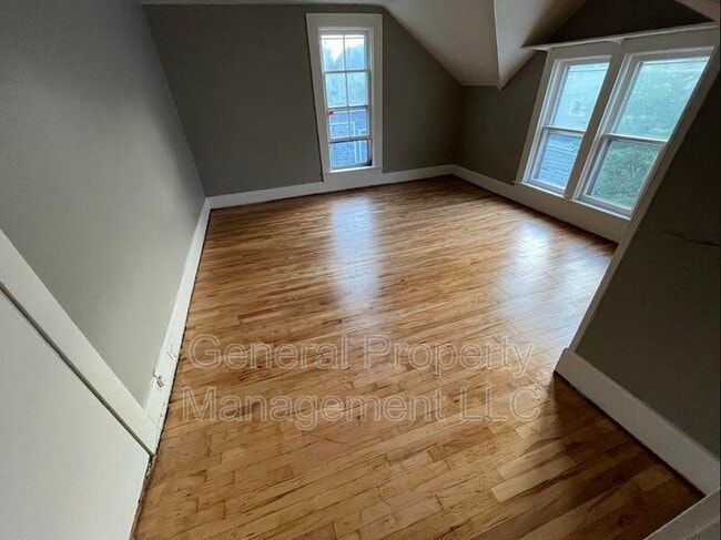Building Photo - 4 bed 1.5 Bath near UWEC! Available June 1st