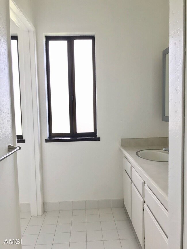 Building Photo - 2 br, 1.5 bath House - 126 Tiburon Blvd