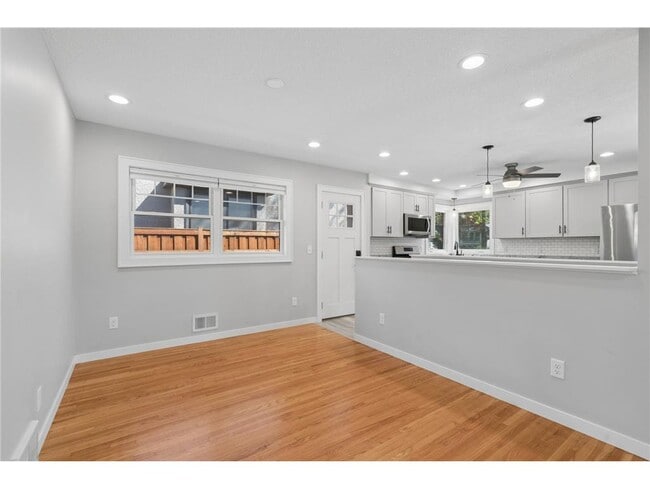 Building Photo - 3100 W 55th St