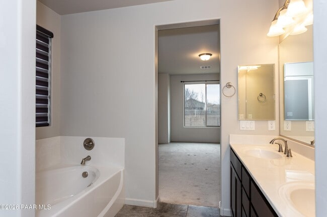 Building Photo - 1299 Essex Way