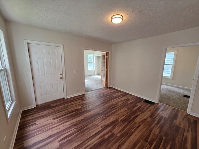 Building Photo - 30 Hickory St