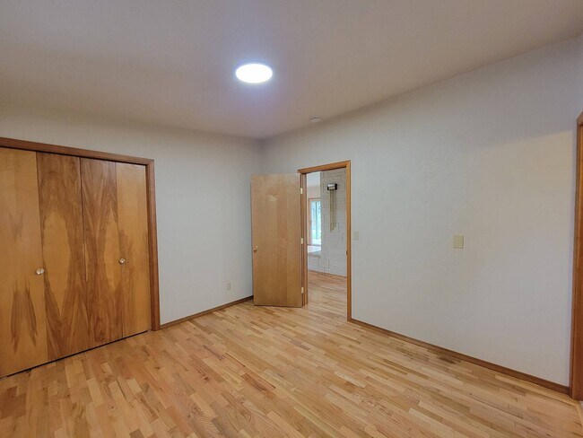Building Photo - 305 N Quincy Pl
