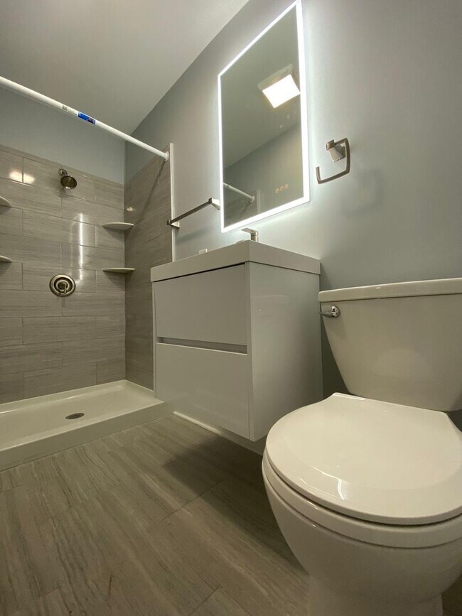 Building Photo - 378 Orchard St