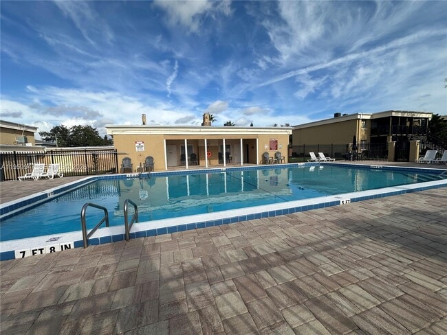 Building Photo - 1000 Lake of the Woods Blvd