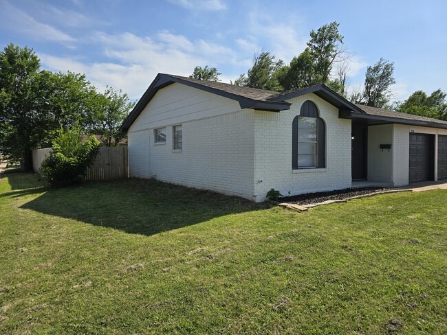Building Photo - 4116 SE 45th Terrace