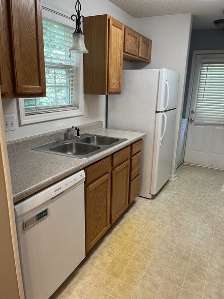 Building Photo - 1305 Cedar Shoals Dr