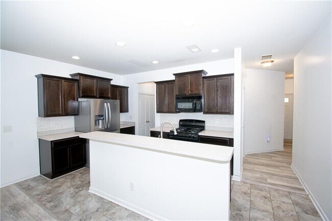 Building Photo - 162 Townview Dr