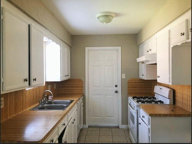 Building Photo - 4808 Fairhaven St