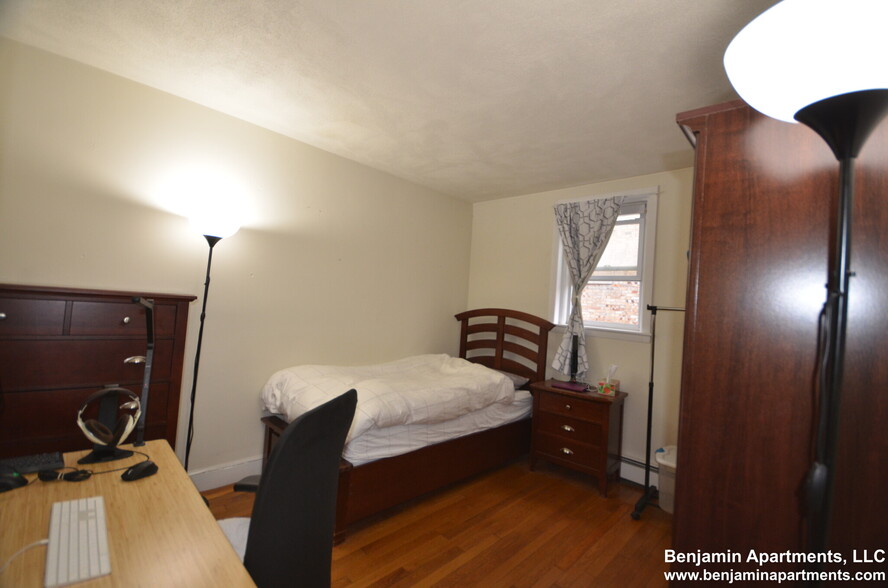 Building Photo - 316 Tappan St