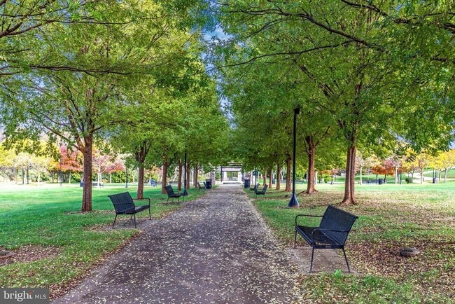 Building Photo - 703 Mountainview Dr