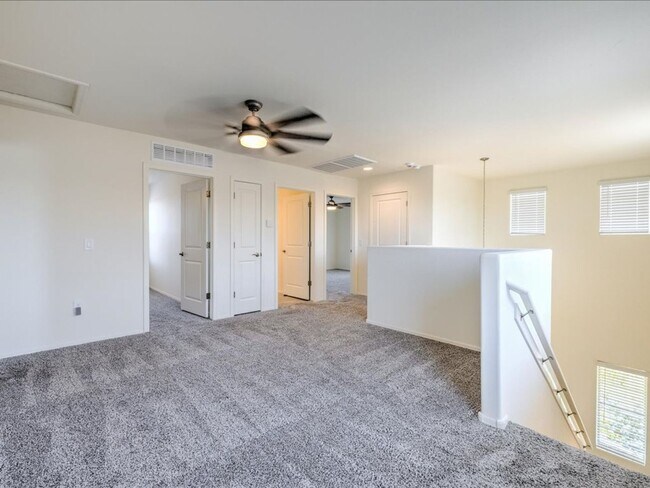 Building Photo - 11328 S Weismann Dr